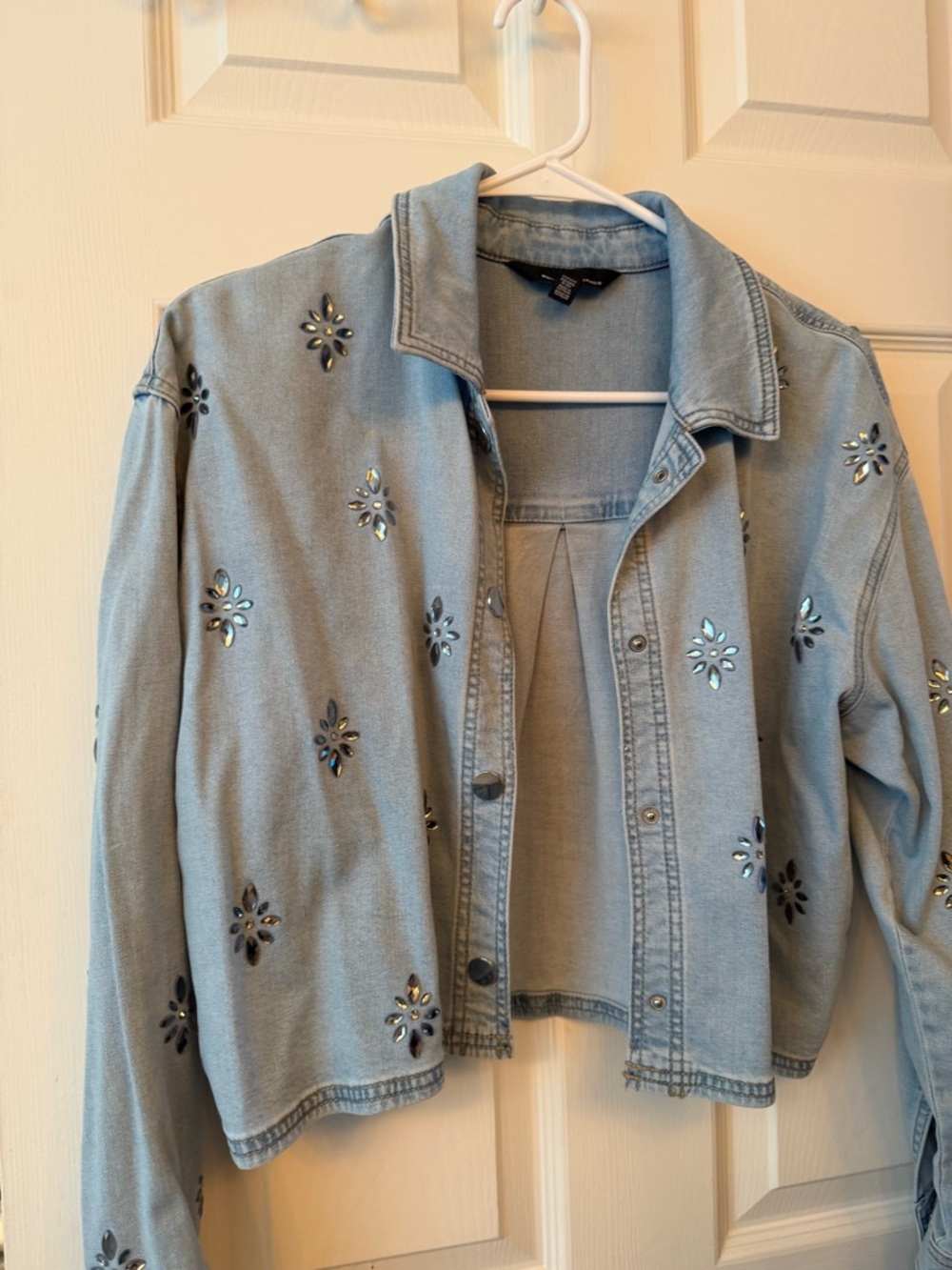 Embellished Light Wash Denim Jacket - Light Blue